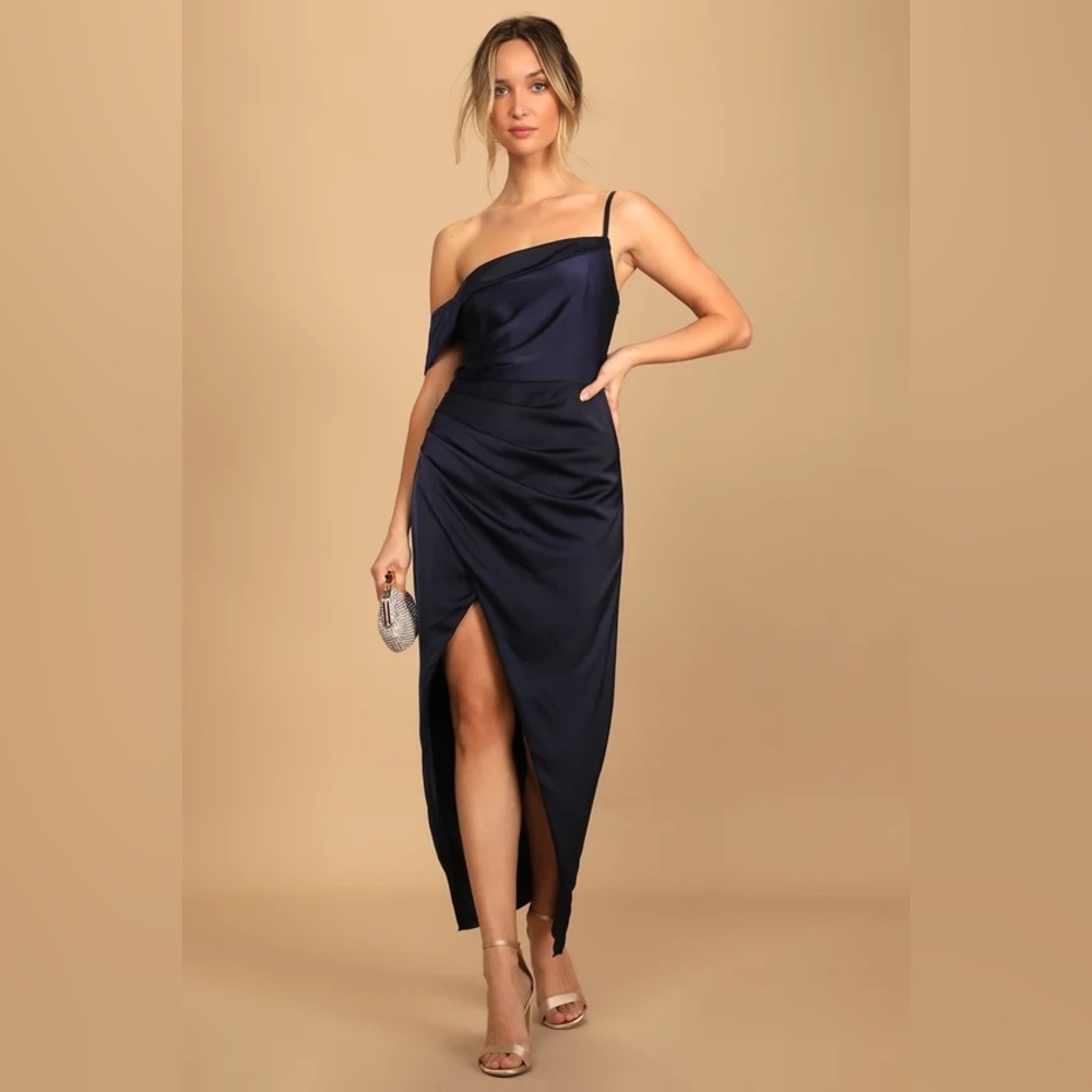 Lulu’s off shoulder navy blue dress